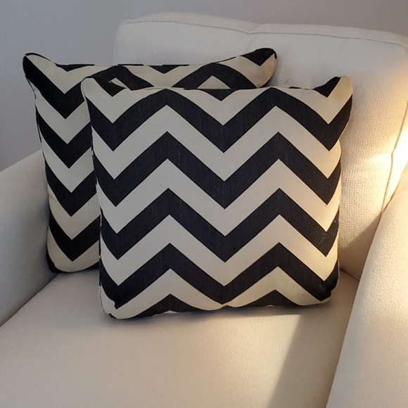 Chevron Modern Black/Off White 2 Accent Pillows - Picture 2 of 6